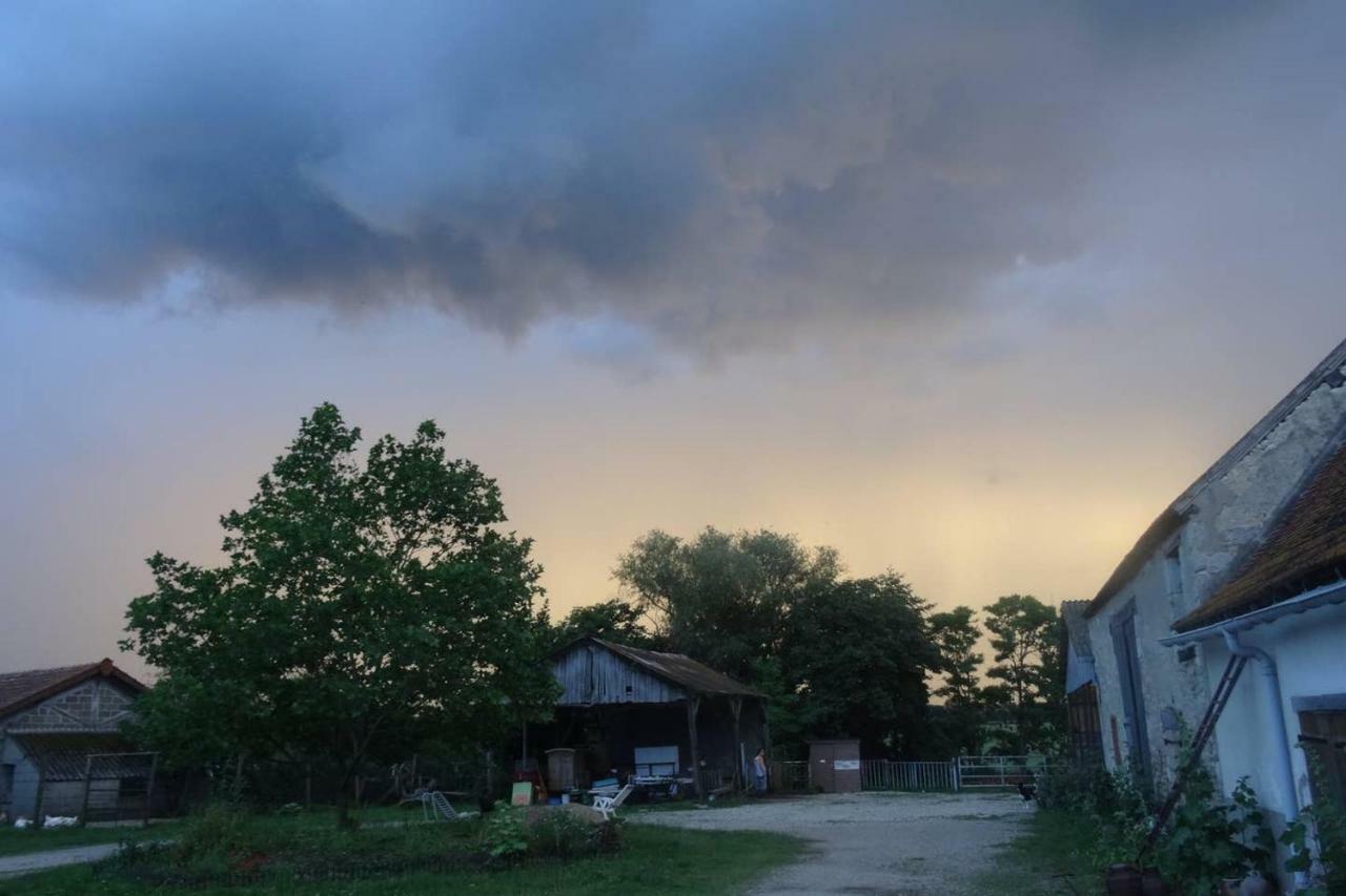 Chambre A La Ferme Chez L'Habitant Besson Bagian luar foto